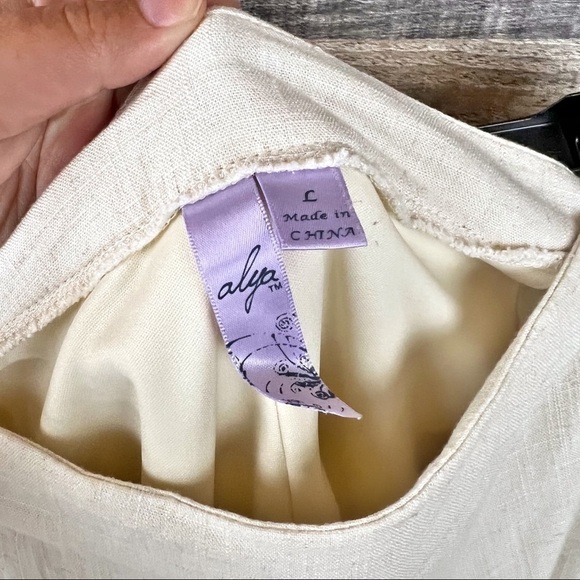 Francesca’s Alya Hi-Rise Linen Scalloped Shorts - Picture 5 of 6